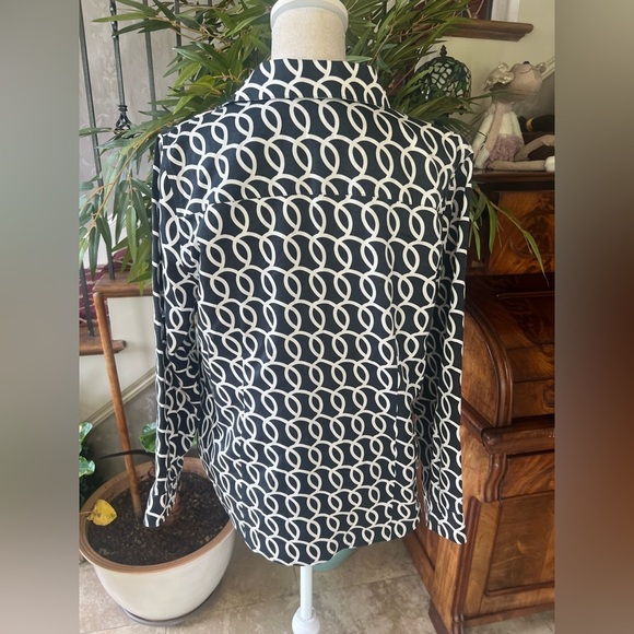 Chicos, ladies US size 8, long sleeve, black and white blouse perfect condition - Picture 11 of 12